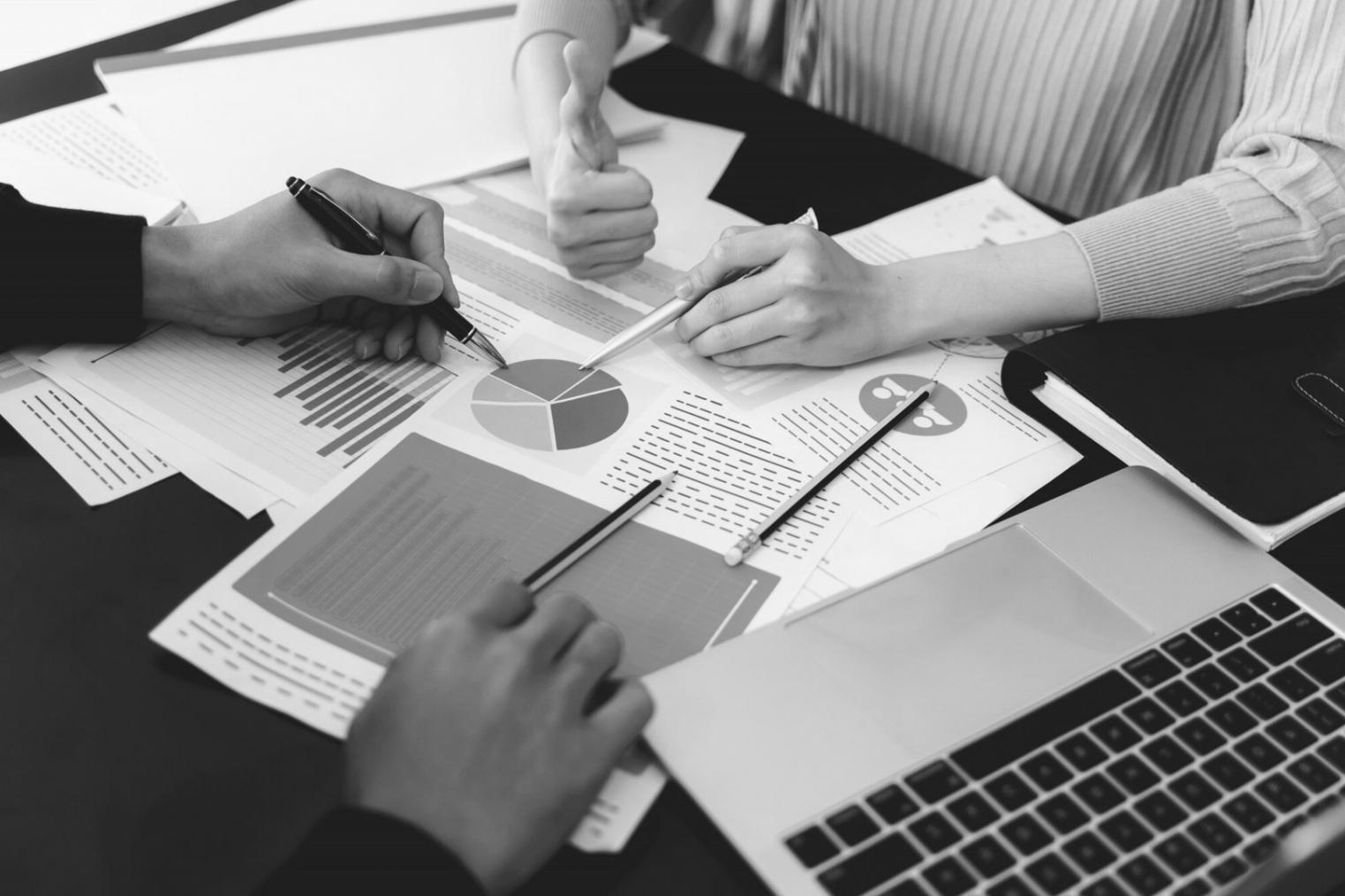 Espace de travail collaboratif pour analyses financières